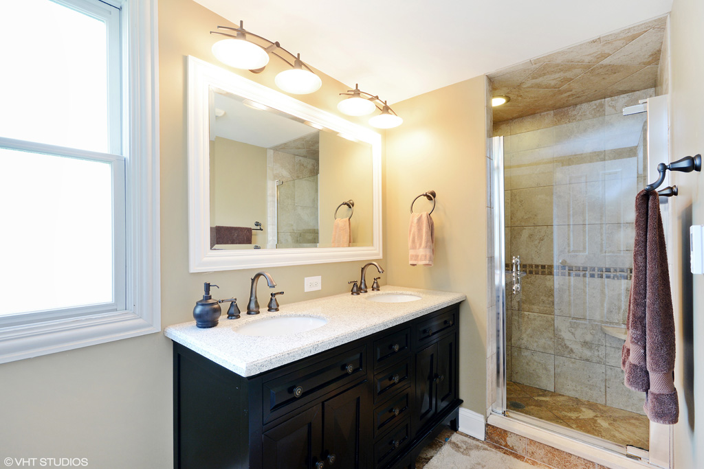 Contact Lou Zucaro at 312.907.4085 or lou.zucaro@bairdwarner.com to set up a private showing today!