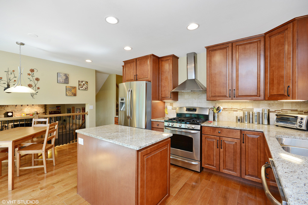 Contact Lou Zucaro at 312.907.4085 or lou.zucaro@bairdwarner.com to set up a private showing today!