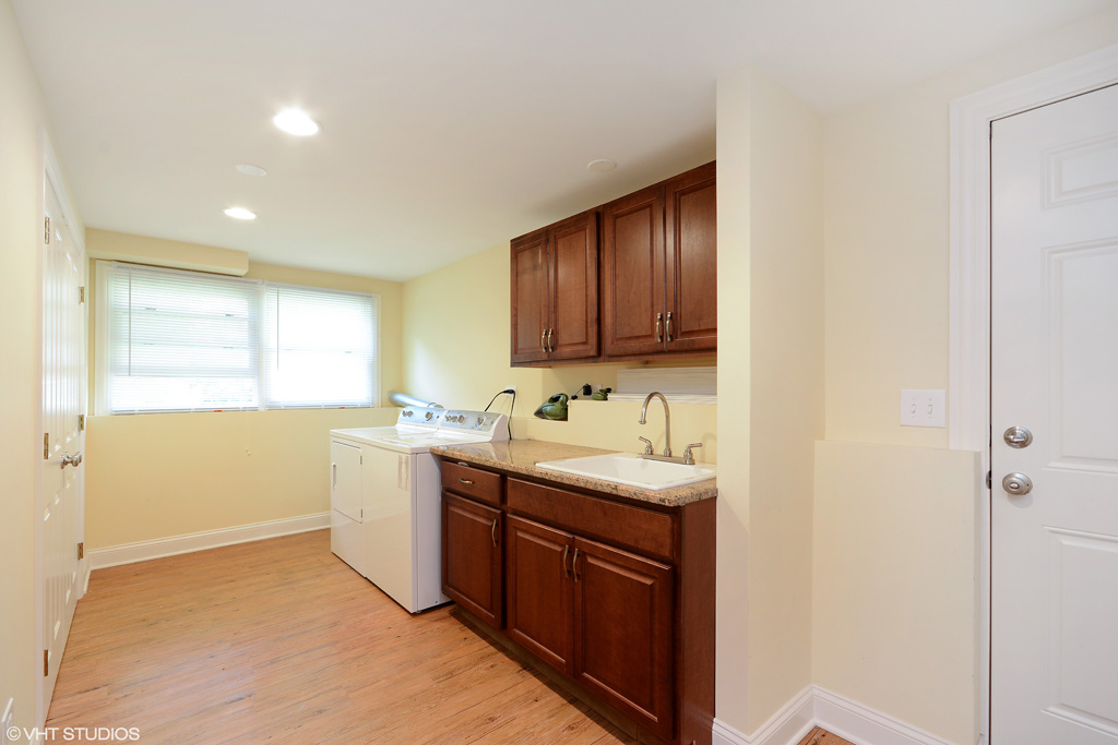 Contact Lou Zucaro at 312.907.4085 or lou.zucaro@bairdwarner.com to set up a private showing today!