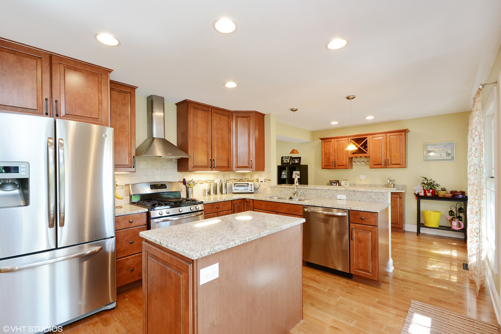 Contact Lou Zucaro at 312.907.4085 or lou.zucaro@bairdwarner.com to set up a private showing today!