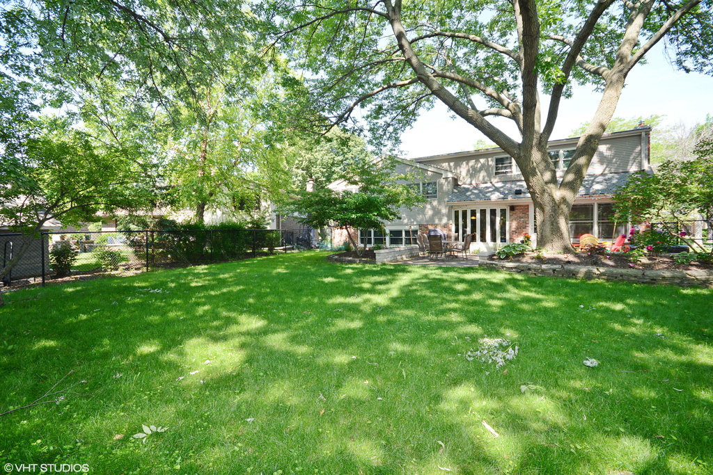 Contact Lou Zucaro at 312.907.4085 or lou.zucaro@bairdwarner.com to set up a private showing today!