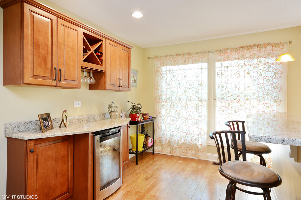 Contact Lou Zucaro at 312.907.4085 or lou.zucaro@bairdwarner.com to set up a private showing today!