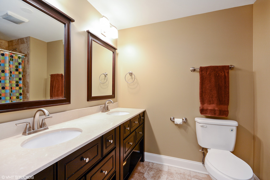 Contact Lou Zucaro at 312.907.4085 or lou.zucaro@bairdwarner.com to set up a private showing today!