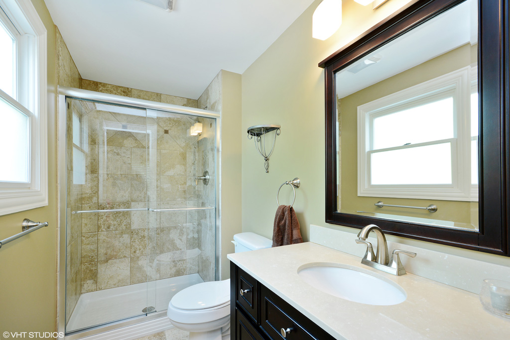 Contact Lou Zucaro at 312.907.4085 or lou.zucaro@bairdwarner.com to set up a private showing today!