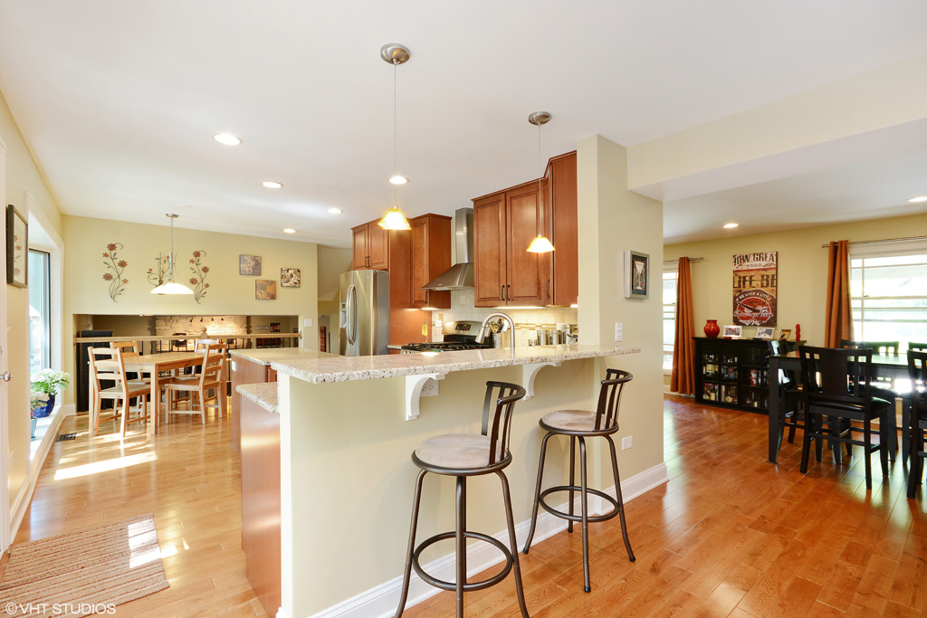 Contact Lou Zucaro at 312.907.4085 or lou.zucaro@bairdwarner.com to set up a private showing today!