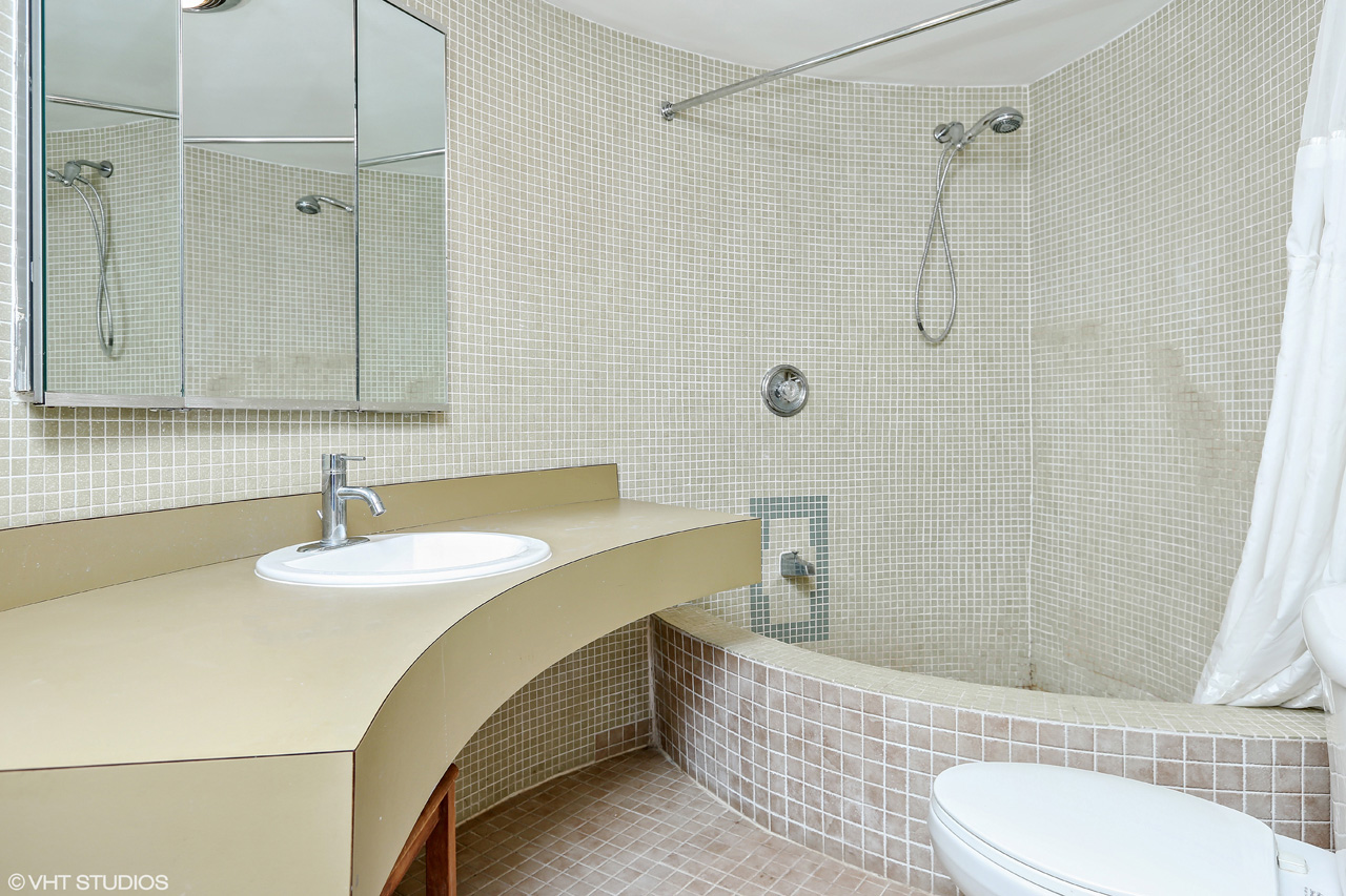 Call Lou Zucaro at 312.907.4085 to arrange a private showing