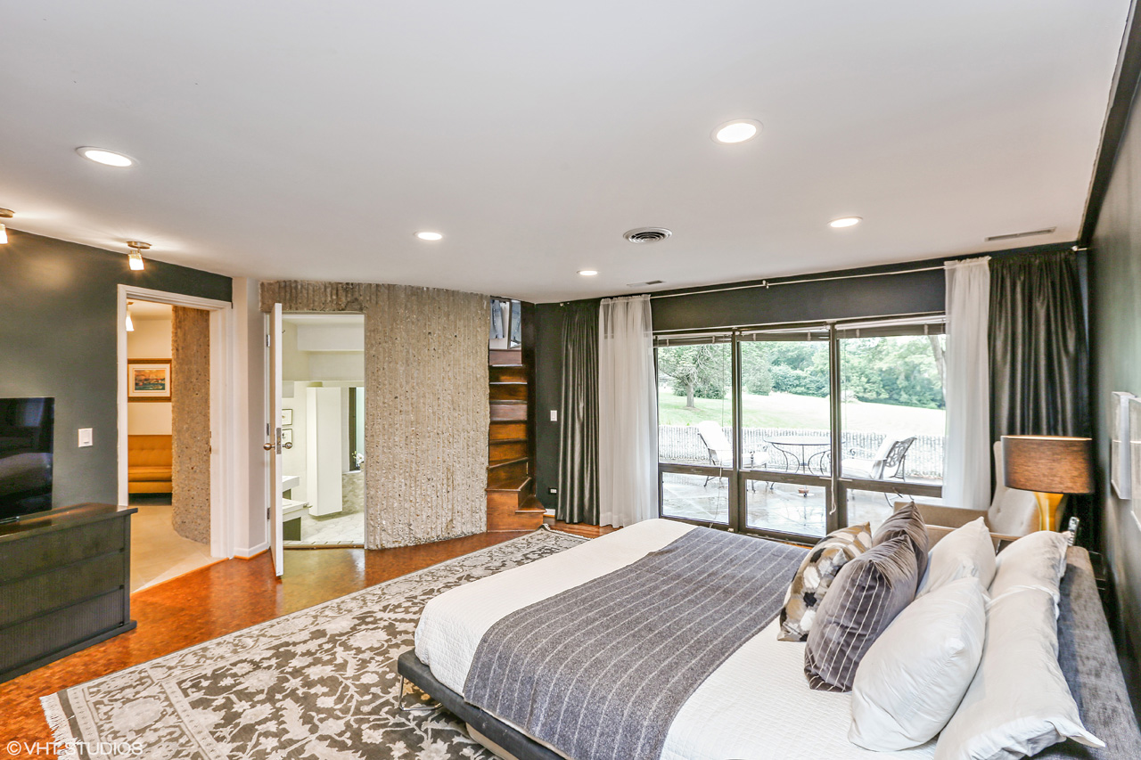 Call Lou Zucaro at 312.907.4085 to arrange a private showing