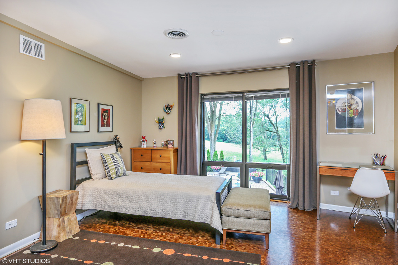 Call Lou Zucaro at 312.907.4085 to arrange a private showing