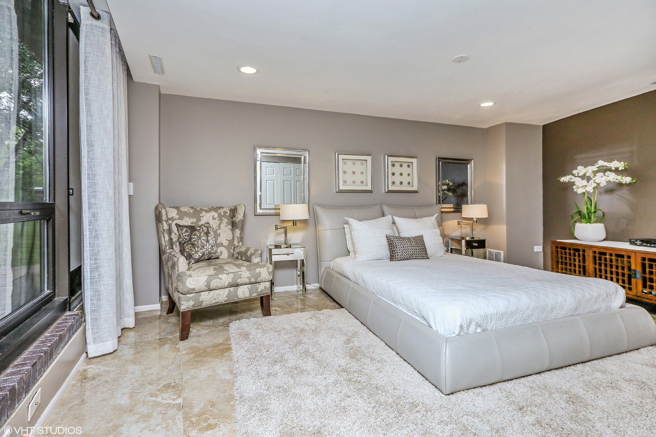 Call Lou Zucaro at 312.907.4085 to arrange a private showing