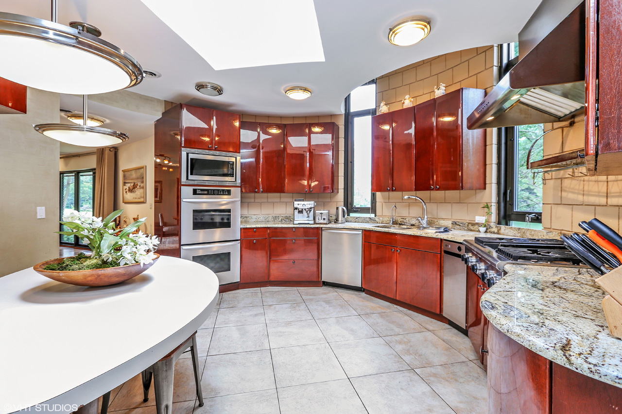 Call Lou Zucaro at 312.907.4085 to arrange a private showing