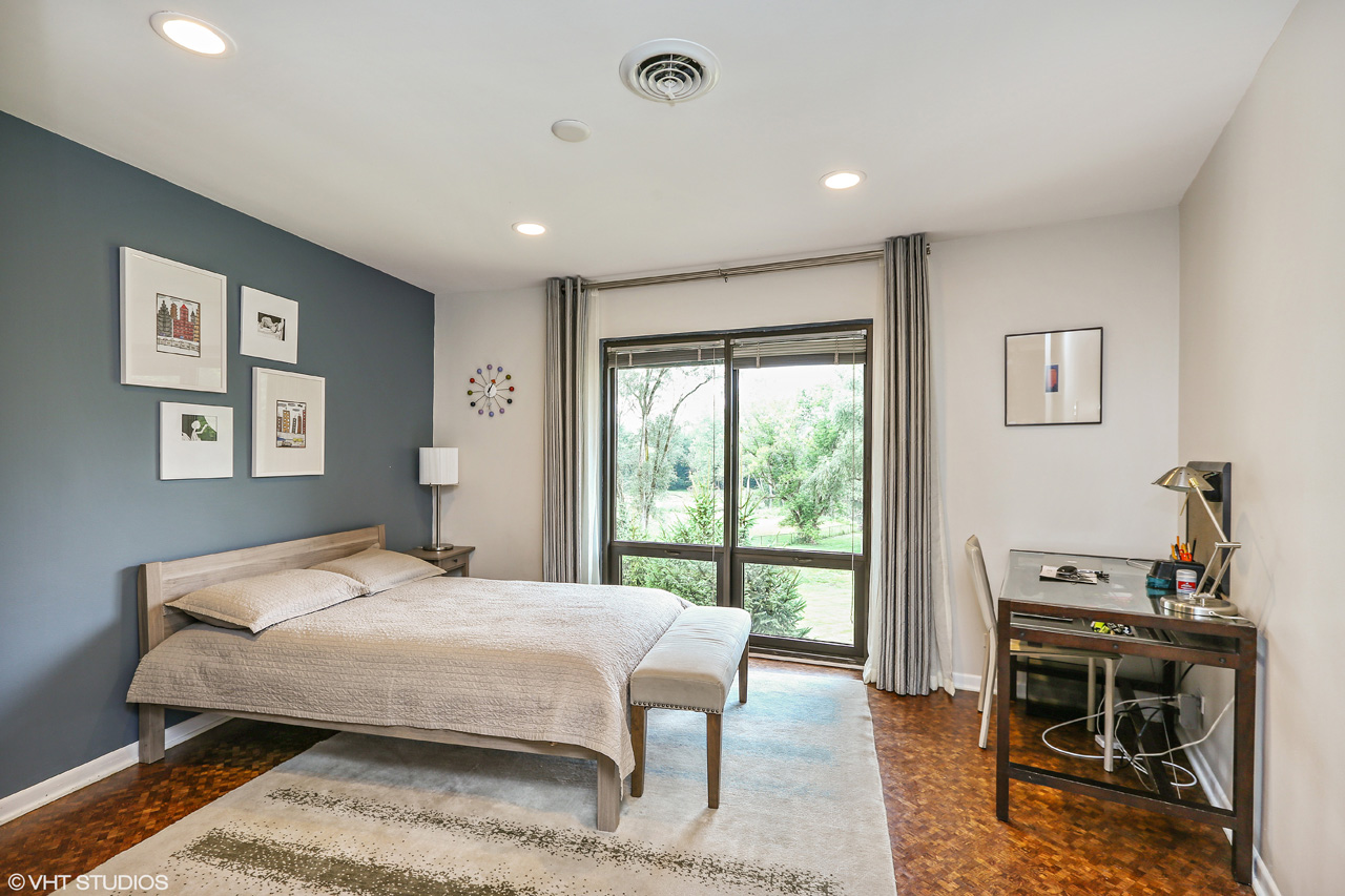 Call Lou Zucaro at 312.907.4085 to arrange a private showing
