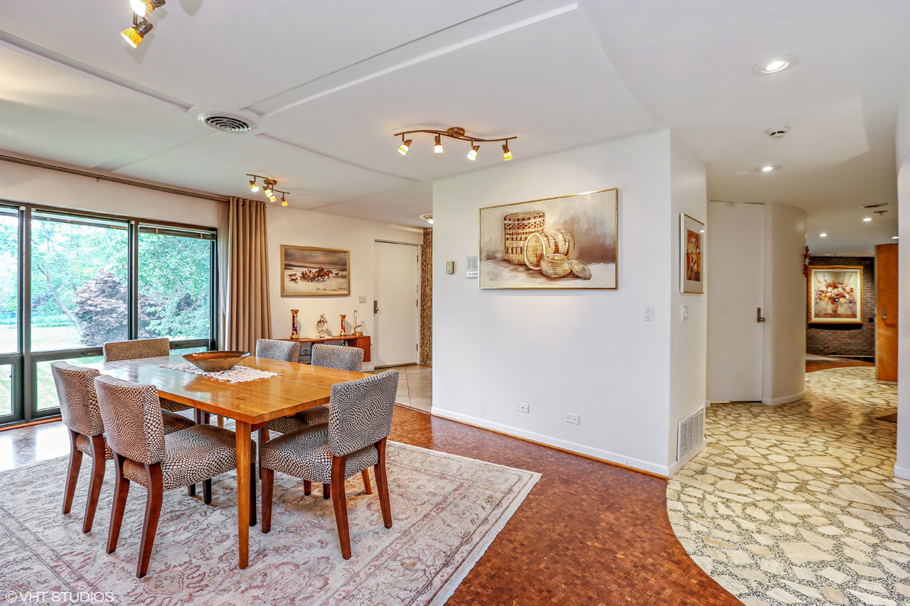Call Lou Zucaro at 312.907.4085 to arrange a private showing