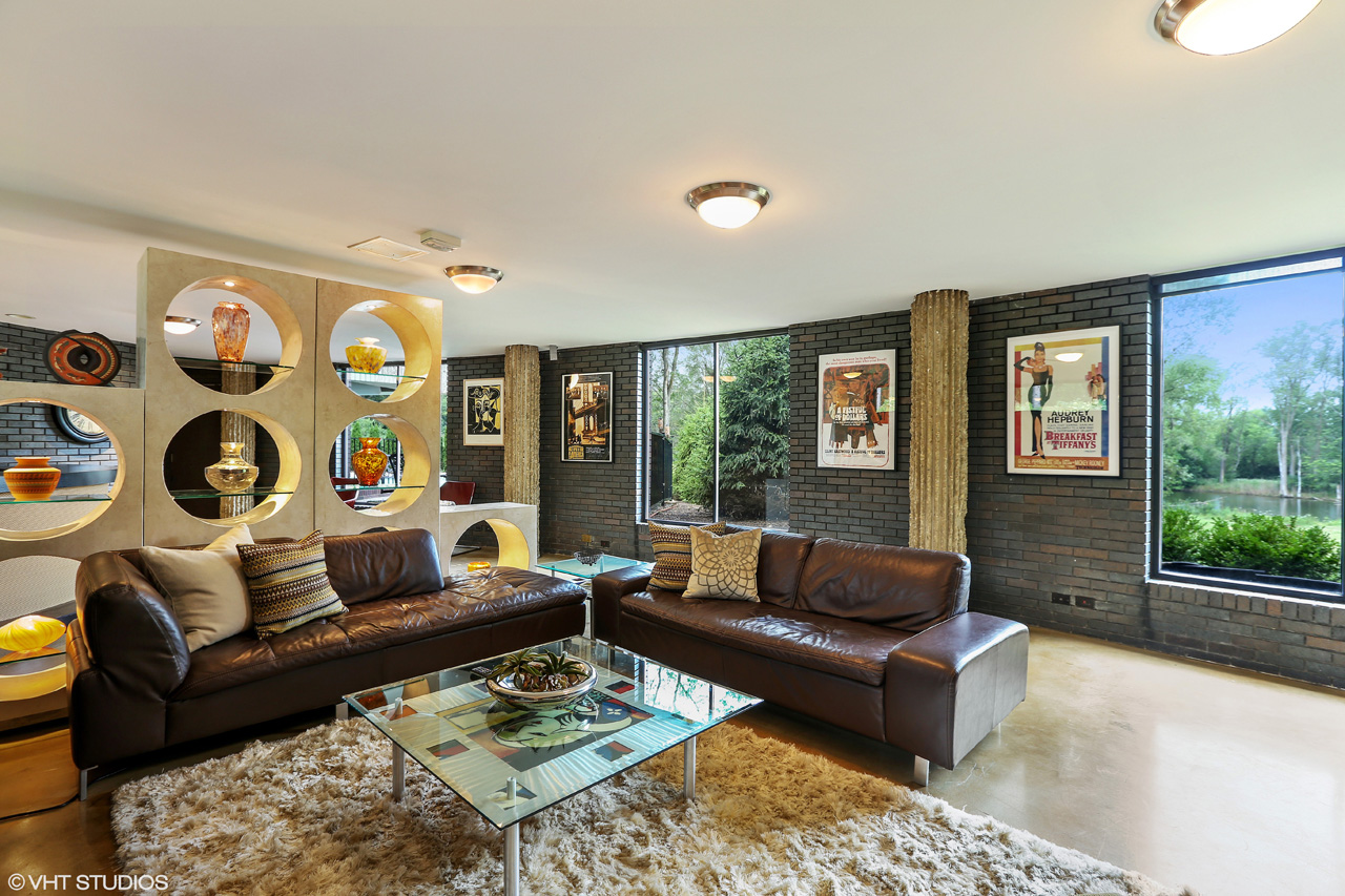 Call Lou Zucaro at 312.907.4085 to arrange a private showing