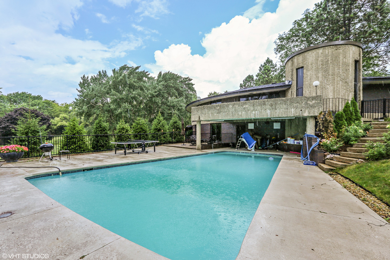 Call Lou Zucaro at 312.907.4085 to arrange a private showing