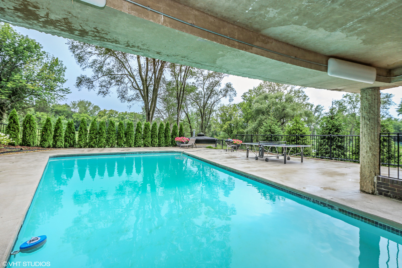 Call Lou Zucaro at 312.907.4085 to arrange a private showing