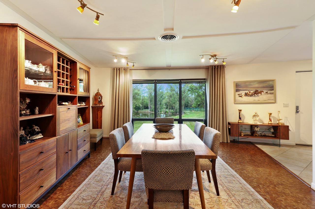 Call Lou Zucaro at 312.907.4085 to arrange a private showing