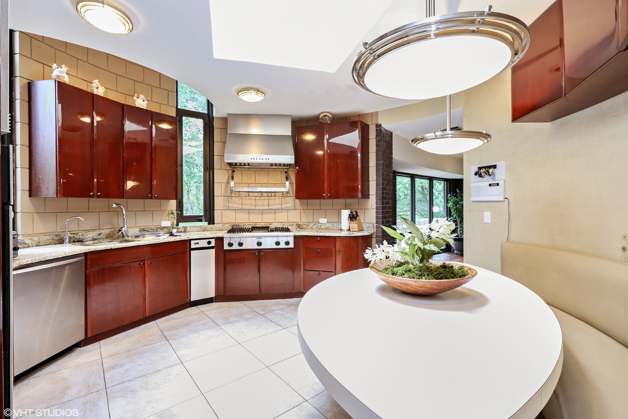 Call Lou Zucaro at 312.907.4085 to arrange a private showing