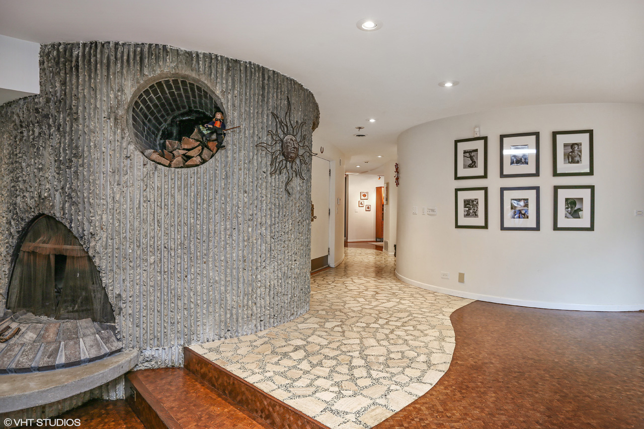 Call Lou Zucaro at 312.907.4085 to arrange a private showing