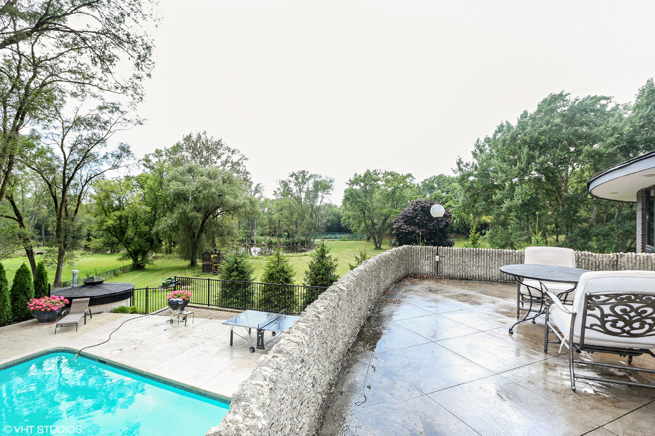 Call Lou Zucaro at 312.907.4085 to arrange a private showing