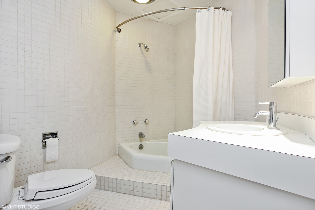 Call Lou Zucaro at 312.907.4085 to arrange a private showing