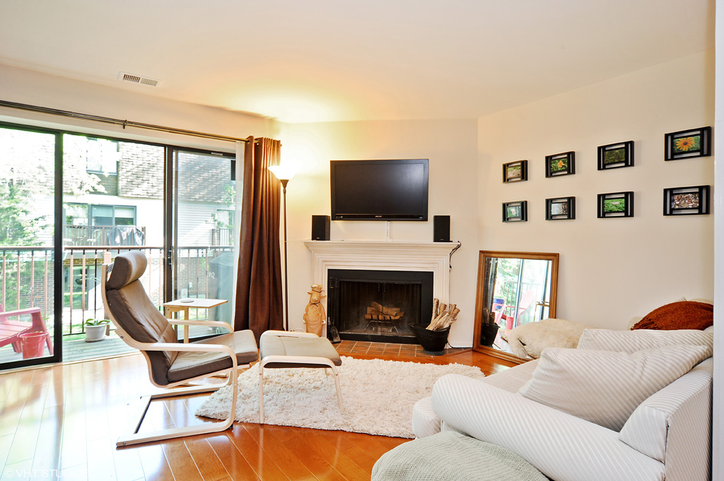 Contact Lou Zucaro at 312.907.4085 or lou.zucaro@bairdwarner.com today to arrange a private showing.