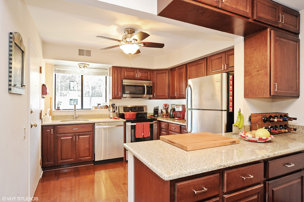 Contact Lou Zucaro at 312.907.4085 or lou.zucaro@bairdwarner.com today to arrange a private showing.