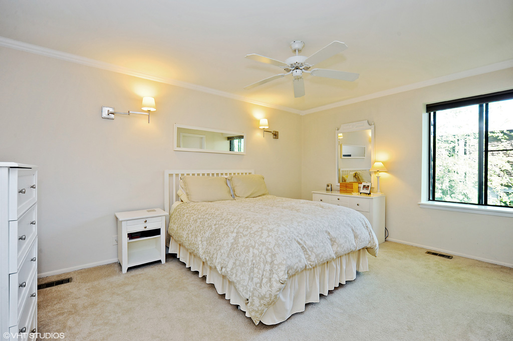 Contact Lou Zucaro at 312.907.4085 or lou.zucaro@bairdwarner.com today to arrange a private showing.