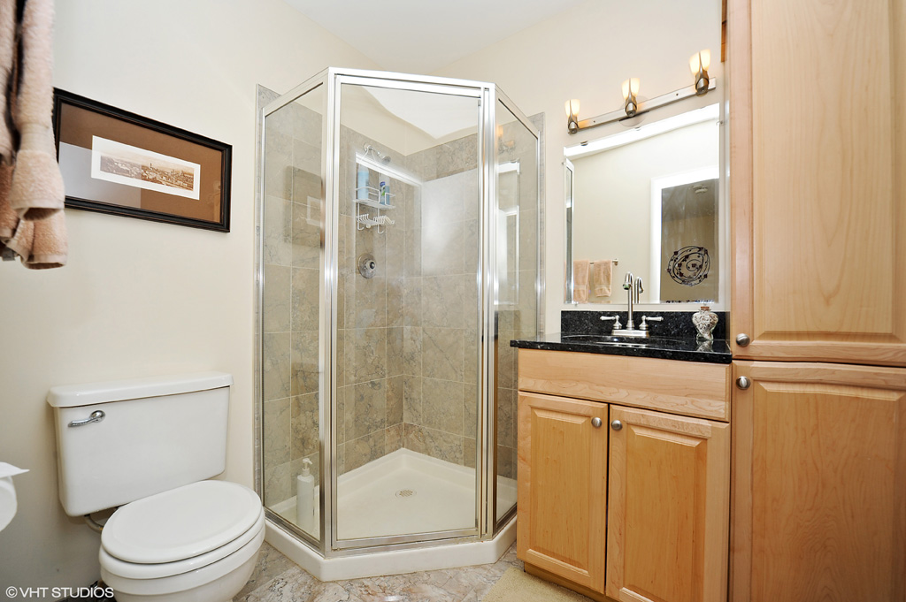 Contact Lou Zucaro at 312.907.4085 or lou.zucaro@bairdwarner.com today to arrange a private showing.