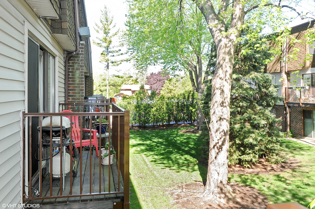 Contact Lou Zucaro at 312.907.4085 or lou.zucaro@bairdwarner.com today to arrange a private showing.