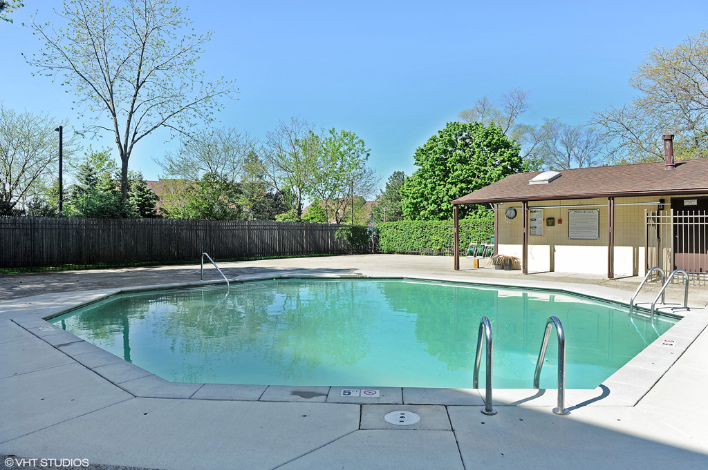 Contact Lou Zucaro at 312.907.4085 or lou.zucaro@bairdwarner.com today to arrange a private showing.