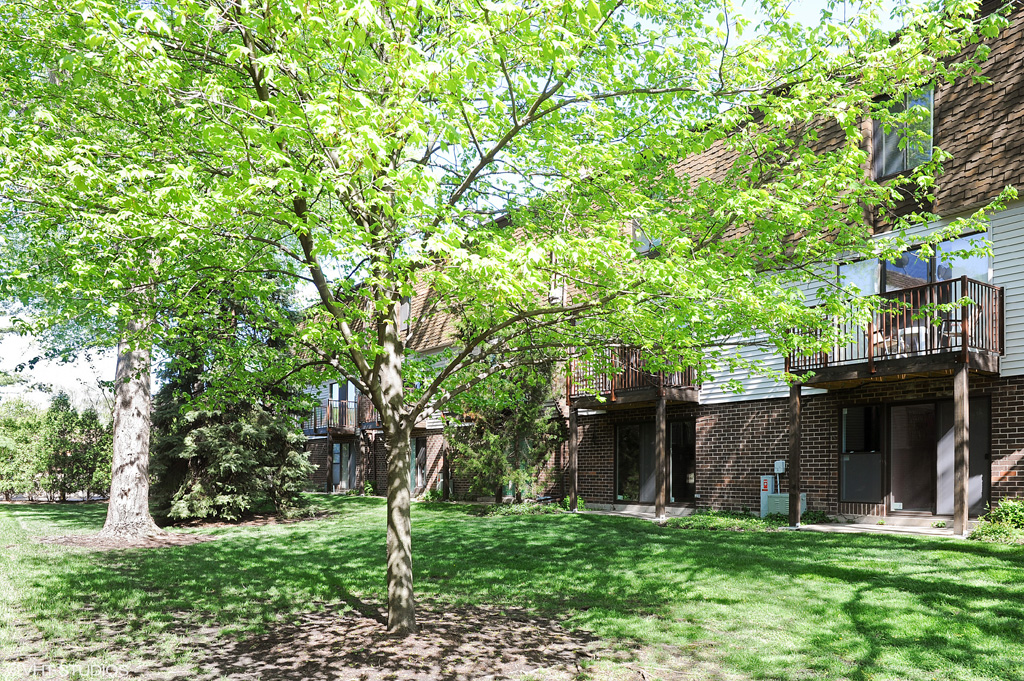 Contact Lou Zucaro at 312.907.4085 or lou.zucaro@bairdwarner.com today to arrange a private showing.