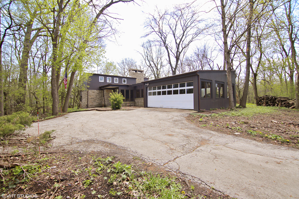 Contact Lou Zucaro at 312.907.4085 or lou.zucaro@bairdwarner.com today to arrange for a private showing.