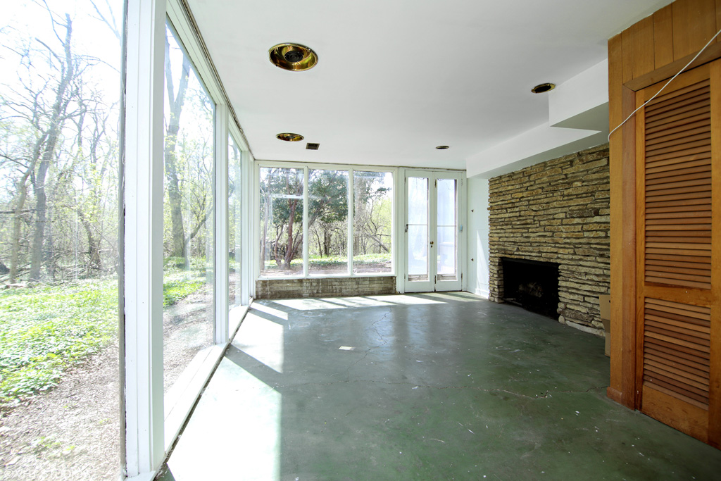 Contact Lou Zucaro at 312.907.4085 or lou.zucaro@bairdwarner.com today to arrange for a private showing.