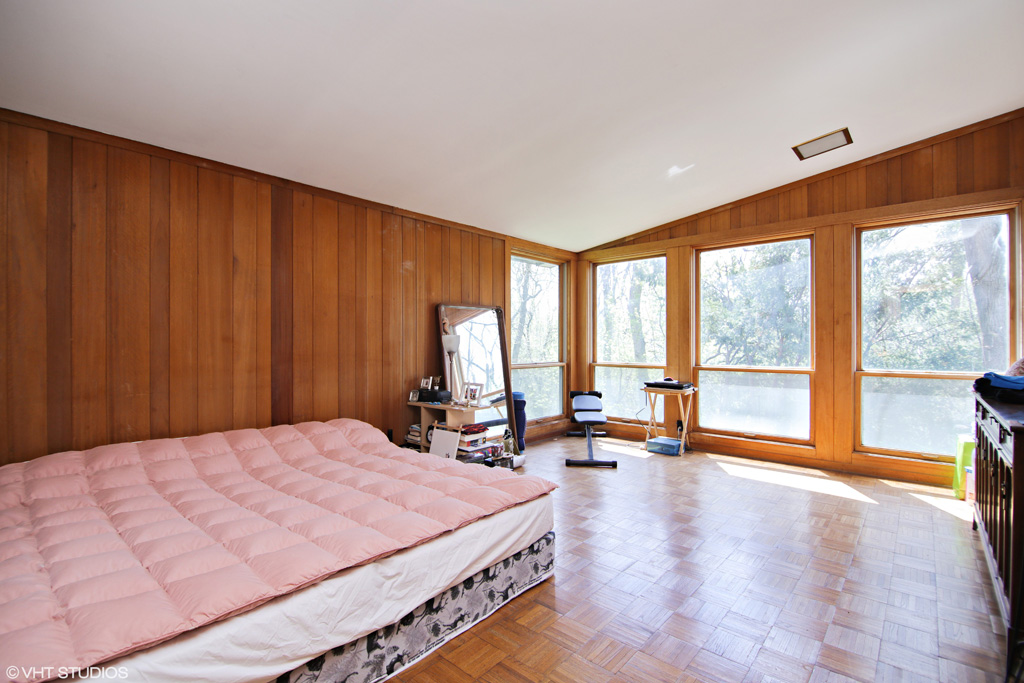 Contact Lou Zucaro at 312.907.4085 or lou.zucaro@bairdwarner.com today to arrange for a private showing.