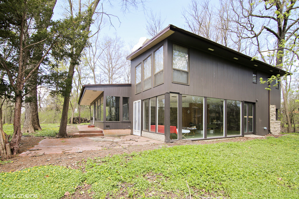 Contact Lou Zucaro at 312.907.4085 or lou.zucaro@bairdwarner.com today to arrange for a private showing.