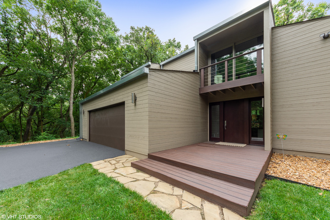 To schedule a private showing, call Lou Zucaro at 312.907.4085 or send an email to lou@modernil.com