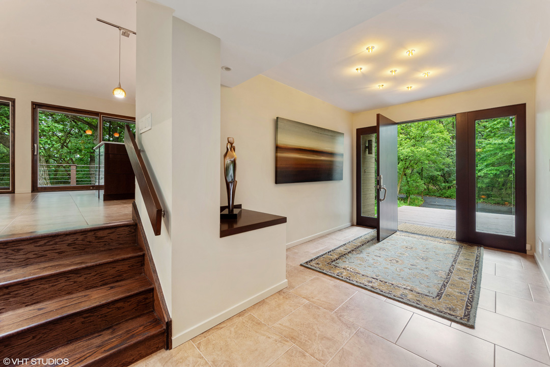 To schedule a private showing, call Lou Zucaro at 312.907.4085 or send an email to lou@modernil.com