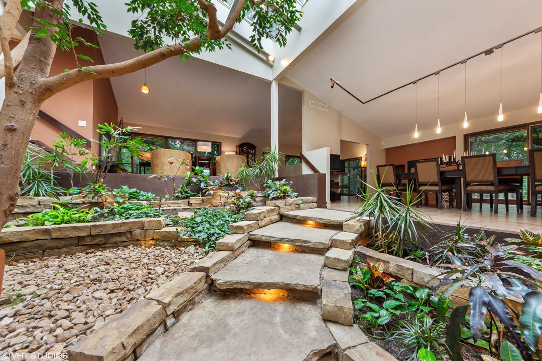 To schedule a private showing, call Lou Zucaro at 312.907.4085 or send an email to lou@modernil.com