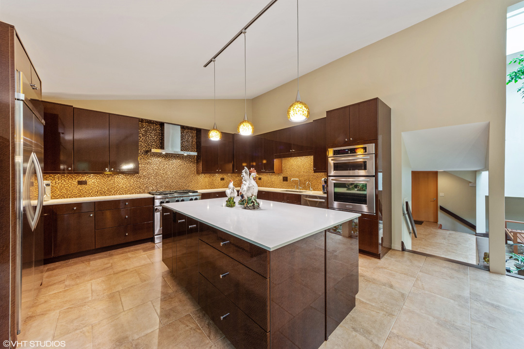 To schedule a private showing, call Lou Zucaro at 312.907.4085 or send an email to lou@modernil.com