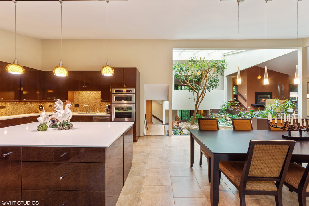 To schedule a private showing, call Lou Zucaro at 312.907.4085 or send an email to lou@modernil.com