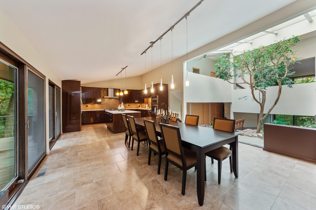 To schedule a private showing, call Lou Zucaro at 312.907.4085 or send an email to lou@modernil.com