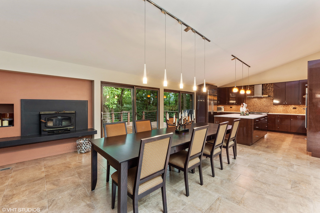 To schedule a private showing, call Lou Zucaro at 312.907.4085 or send an email to lou@modernil.com