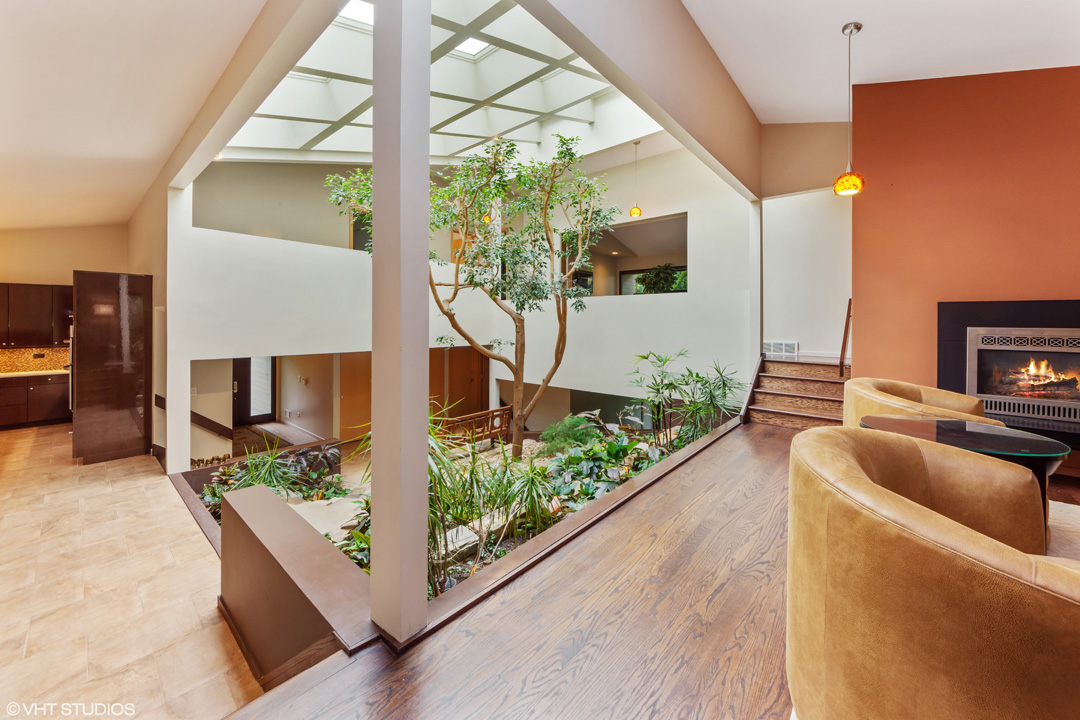 To schedule a private showing, call Lou Zucaro at 312.907.4085 or send an email to lou@modernil.com