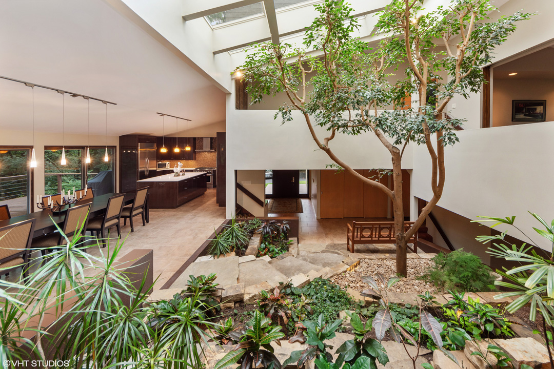 To schedule a private showing, call Lou Zucaro at 312.907.4085 or send an email to lou@modernil.com