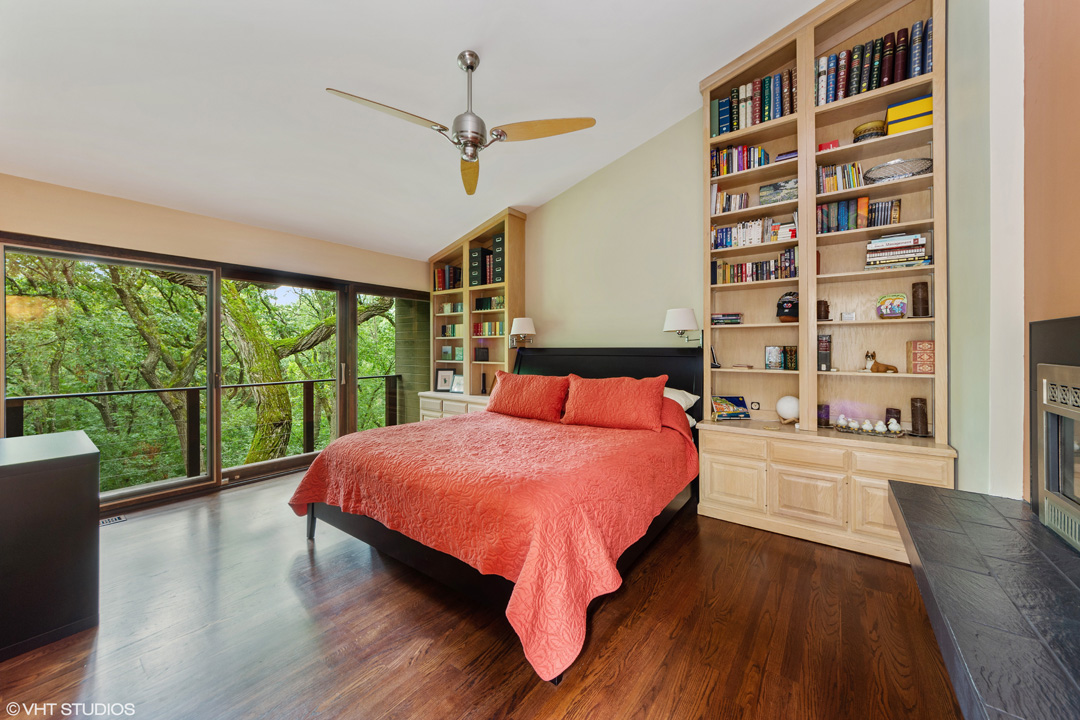 To schedule a private showing, call Lou Zucaro at 312.907.4085 or send an email to lou@modernil.com
