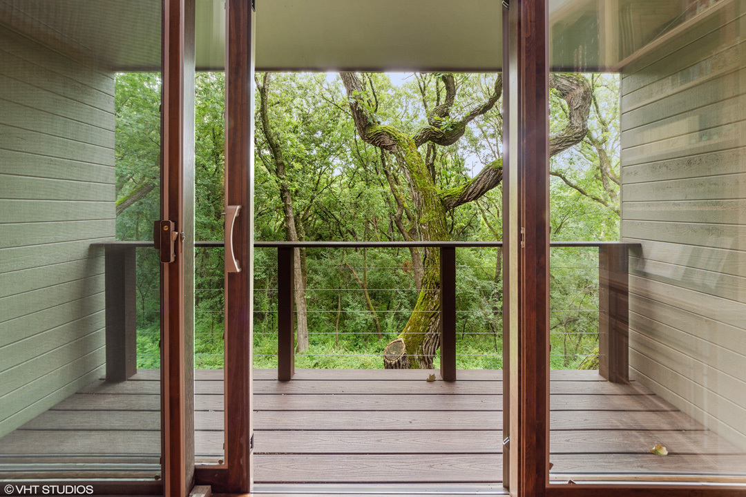 To schedule a private showing, call Lou Zucaro at 312.907.4085 or send an email to lou@modernil.com