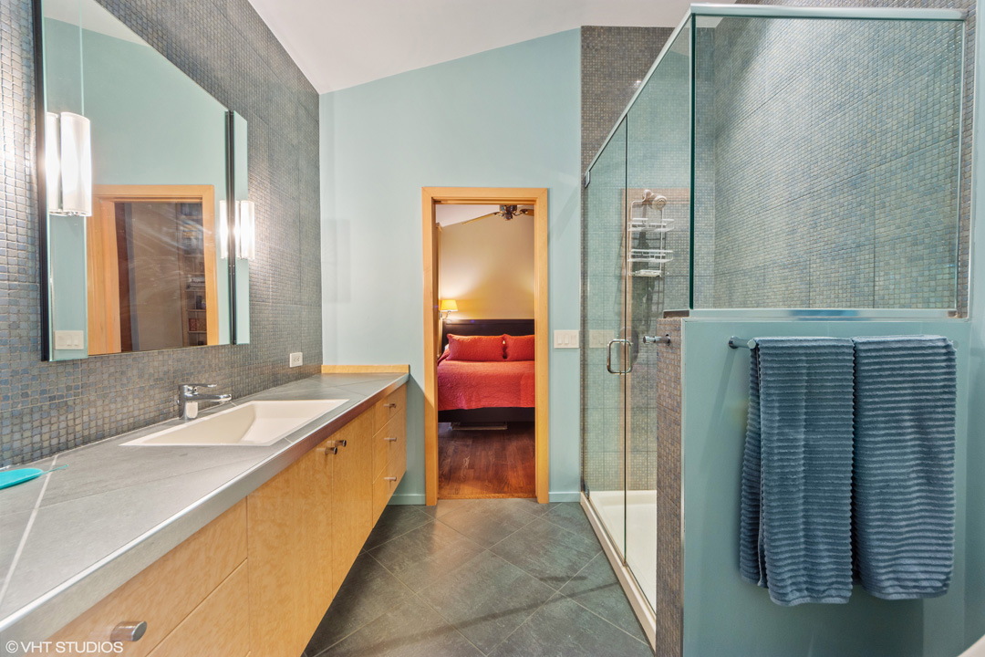 To schedule a private showing, call Lou Zucaro at 312.907.4085 or send an email to lou@modernil.com