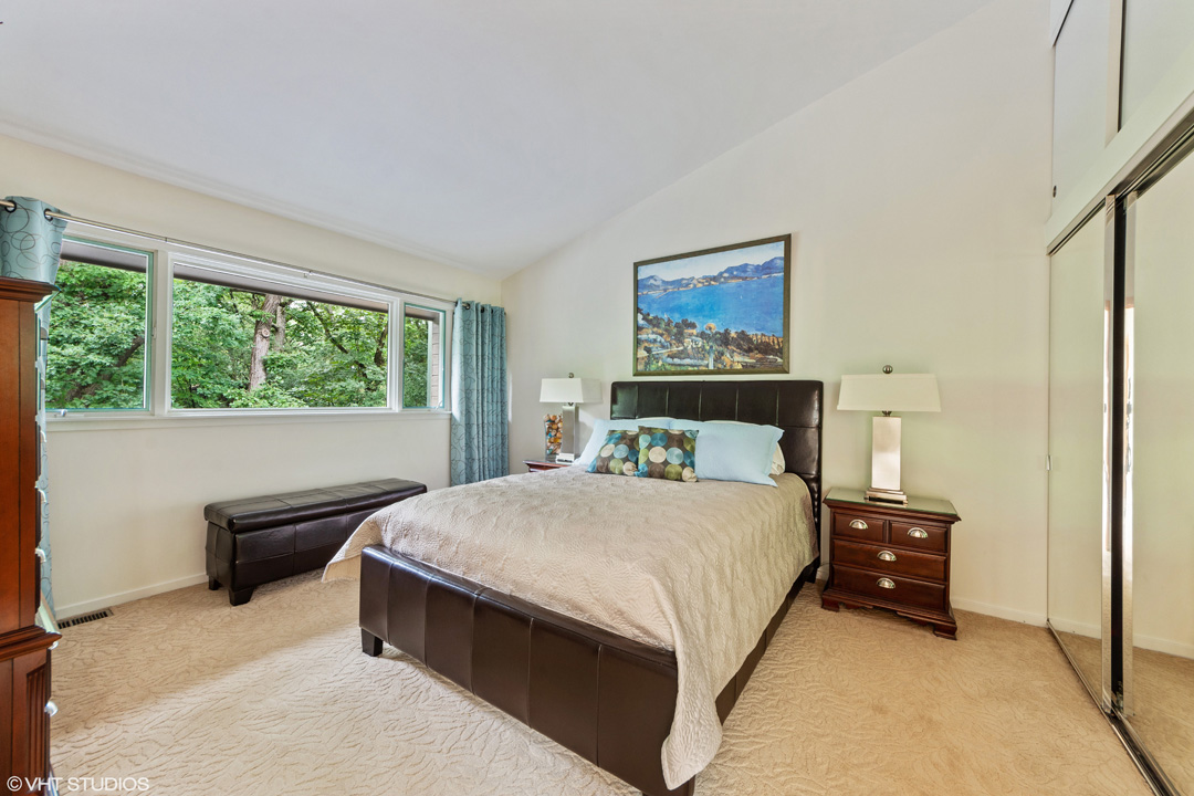 To schedule a private showing, call Lou Zucaro at 312.907.4085 or send an email to lou@modernil.com