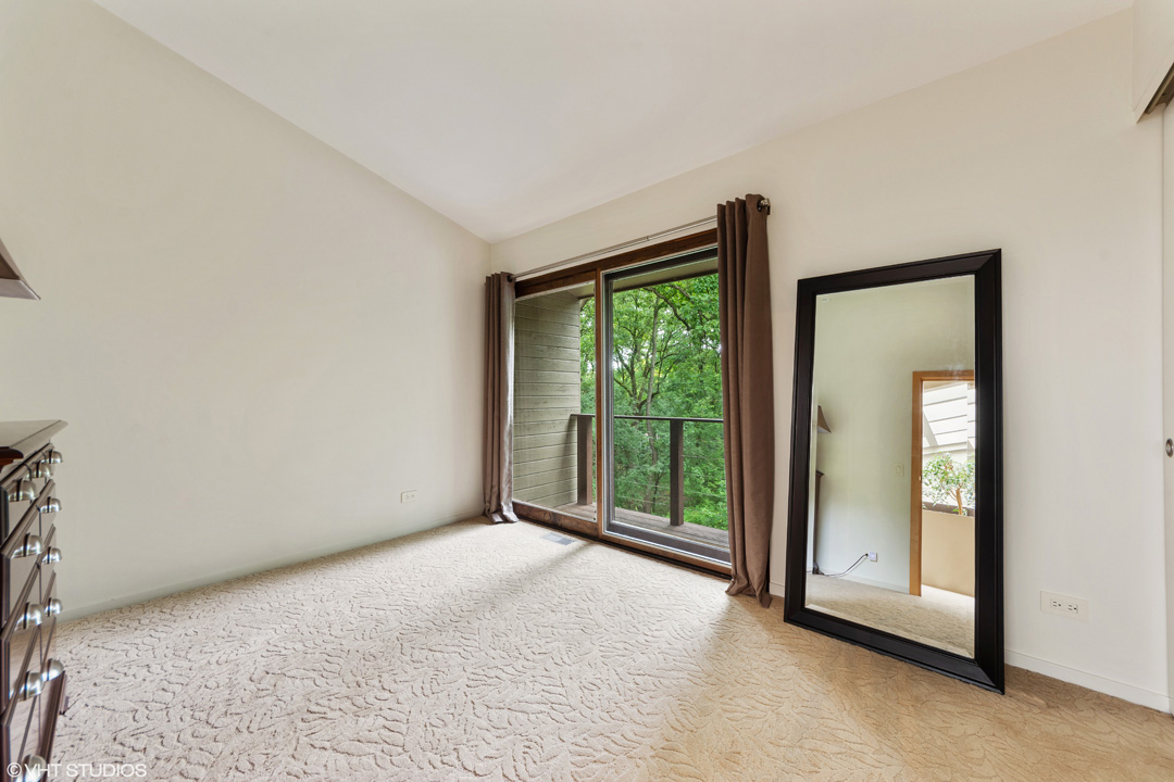 To schedule a private showing, call Lou Zucaro at 312.907.4085 or send an email to lou@modernil.com