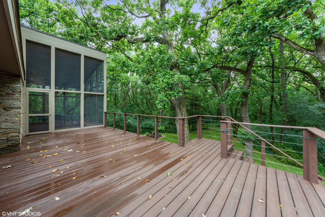 To schedule a private showing, call Lou Zucaro at 312.907.4085 or send an email to lou@modernil.com